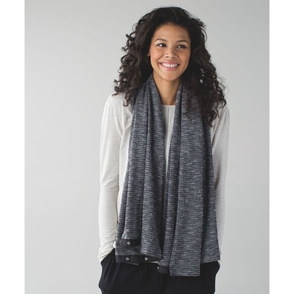 LULULEMON Vinyasa Coco Pique Black Rulu Knit Convertible Scarf Shawl Wrap - Picture 4 of 5